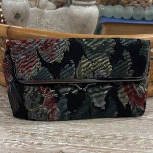 OSCAR DE LA RENTA vintage tapestry make up case silver tone kiss lock closure